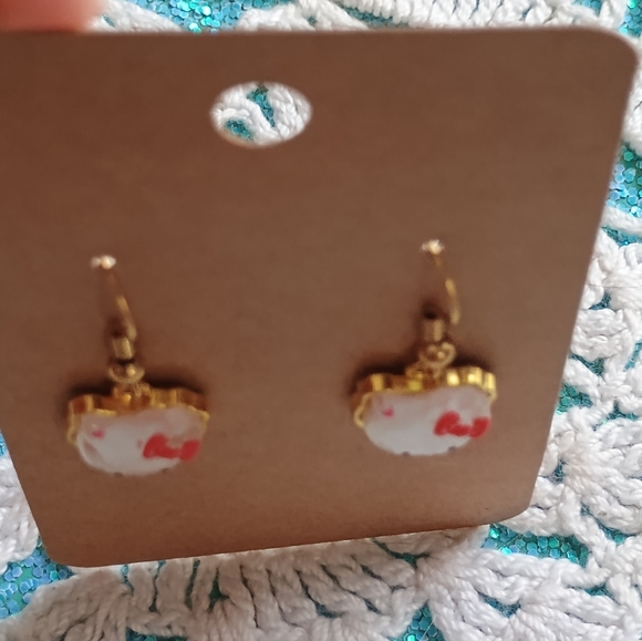 Hello kitty earrings - Picture 3 of 6